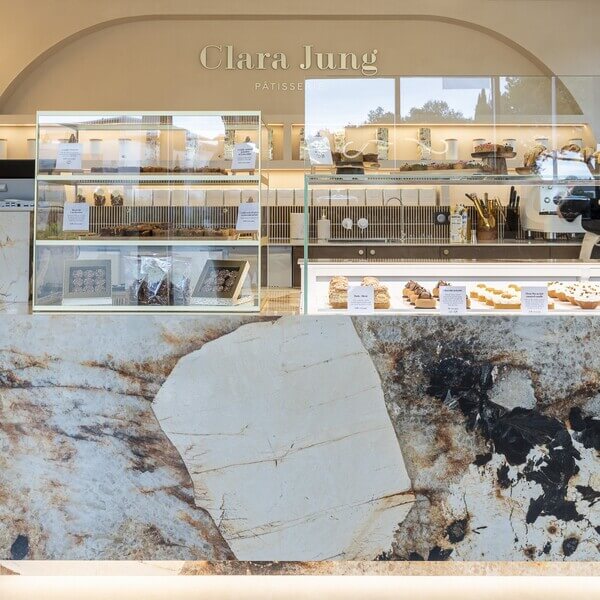 Refrigerated pastry display case