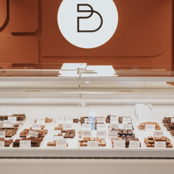Refrigerated chocolate display case